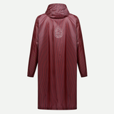Red VeðurRó rain poncho – back view with logo